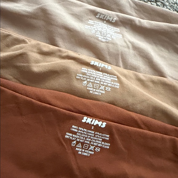 Tops 💖 - Picture 2 of 2